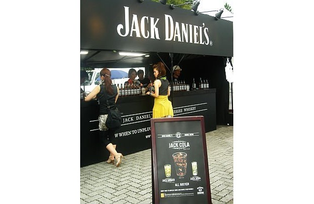 オシャレ感も魅力。コーラやジンジャエールで割ると飲みやすい！