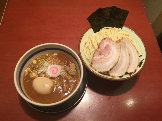 前勝軒でスタッフおすすめのつけ麺を食べよう