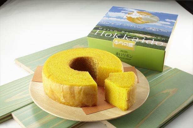 「北海道発 メロンバウム めろんの里」(1350円) は、9月21日(水)から9月27日(火)の期間中販売する
