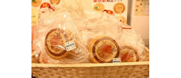 【行列のお目当てはこのグッズ】東京駅限定クッキー（￥550）