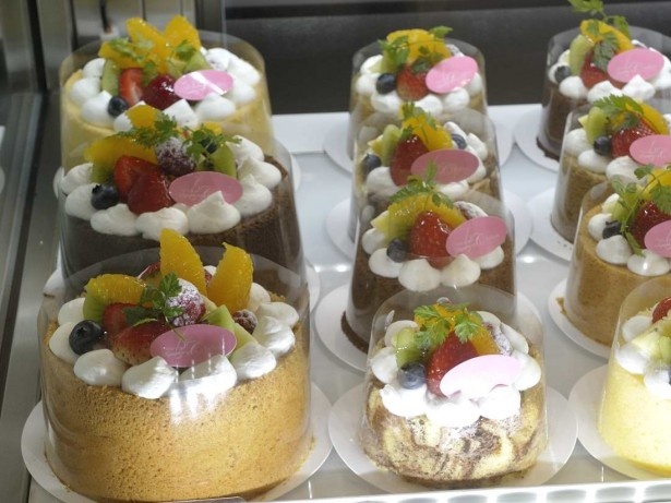 デコレーションがかわいいシンフォニーシフォンのケーキ