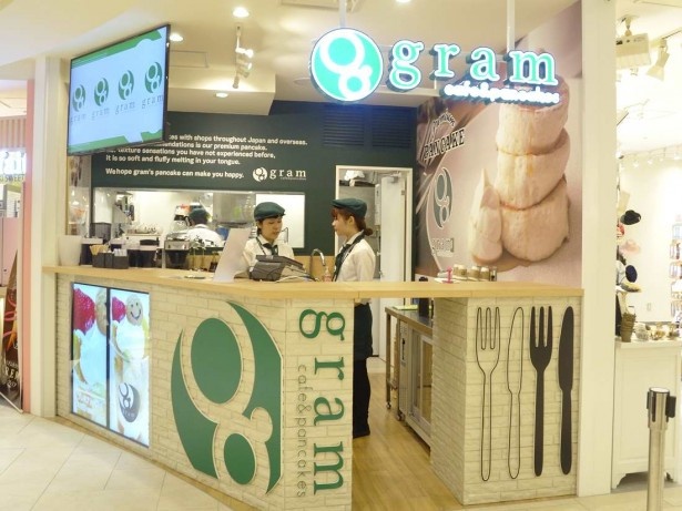 人気のパンケーキ店、グラムのテイクアウト店も登場。スムージーなども提供する