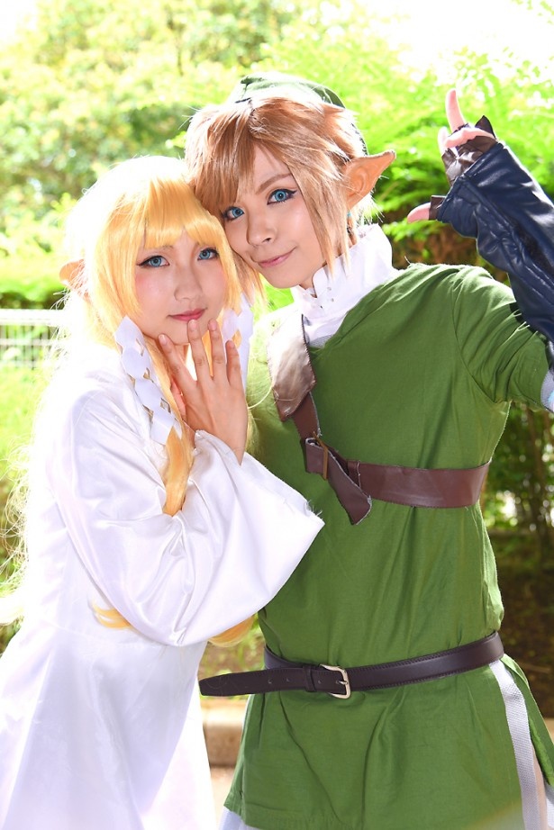 「ゼルダの伝説」のゼルダ(左：のろたぬさん)と、リンク(右：あかりんさん)