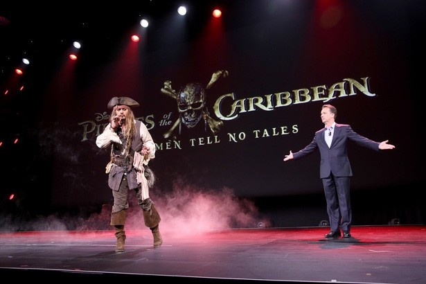 【写真を見る】孤高の海賊ジャック・スパロウを演じるのはもちろんこの人!