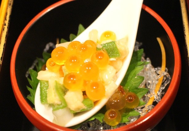 イクラは味が濃く、口の中でプチッと弾ける