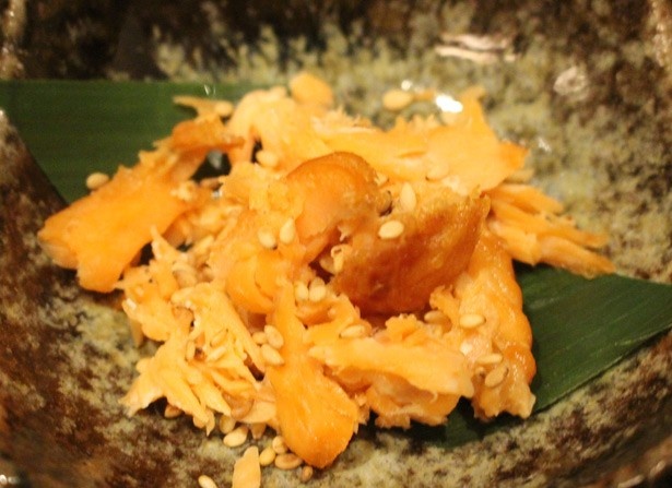 シメは鮭のほぐしを乗せてお茶漬けに