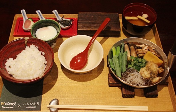 「京都府産こしひかりと名残鱧のすき焼き御膳」(1720円)は、9月21日(水)から25日(日)まで販売。シメは出汁と卵で卵かけごはんを楽しめる