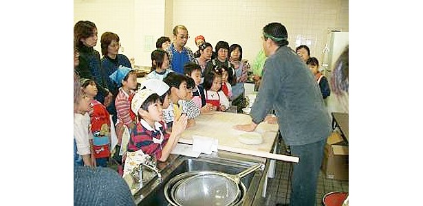 名店の職人が教えてくれる! 名古屋で親子そば打ち体験