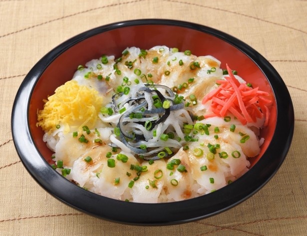山口県代表は酢飯にマフグの刺身を乗せてポン酢をかけた、ふくの河久「下関フグ刺しぶっかけ丼」