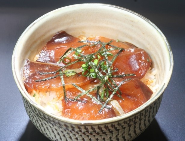 大分県代表は漁師の賄い料理“熱めし”をイメージした豊後水道かまえ直送活き粋船団の「寒ブリ着け丼(熱めし丼)」