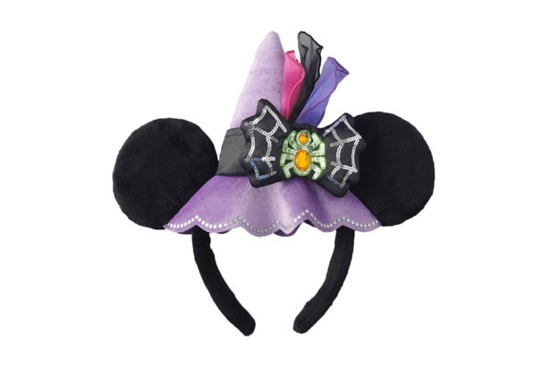 ミニーマウスの帽子をイメージした「カチューシャ」(1800円)。リボンにはハロウィーンらしくクモをデザイン
