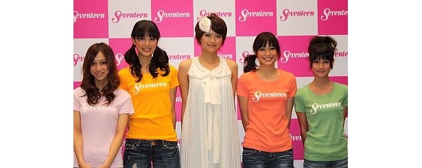 榮倉奈々さんと4人の新専属モデル。左から工藤さん、高田さん、榮倉さん、広瀬さん、橋本さん