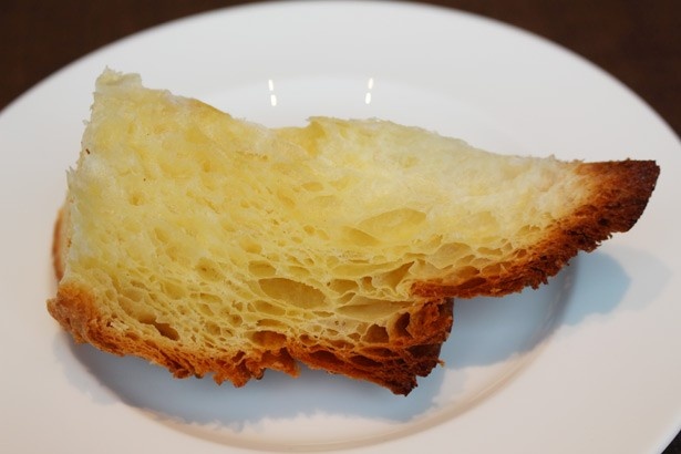 バターがジュワッと染み出す、ふわふわなブリオッシュ生地