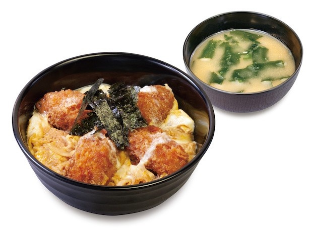 さくさくカキフライとふんわり卵が絶妙な食感の「カキフライ綴じ丼」(650円)