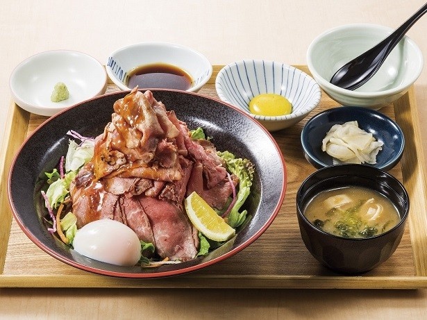 「特盛り炙りローストビーフ丼膳」(税抜1699 円)