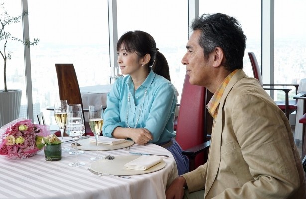 平凡で穏やかな深谷夫妻。家庭には何の不満もない桜子(斉藤)だが、どこか物憂げな眼差し