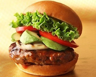 「70マイルドライブしてでも食べたい」世界的人気ハンバーガー店のテリヤキシリーズ！