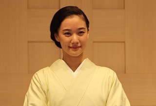 艶やかな着物で蒼井優が“森開き”「是非日本橋にいらしてください」