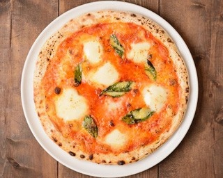 モツ煮に燻製、生ハム！「飲み比べセット」が嬉しいワイン酒場