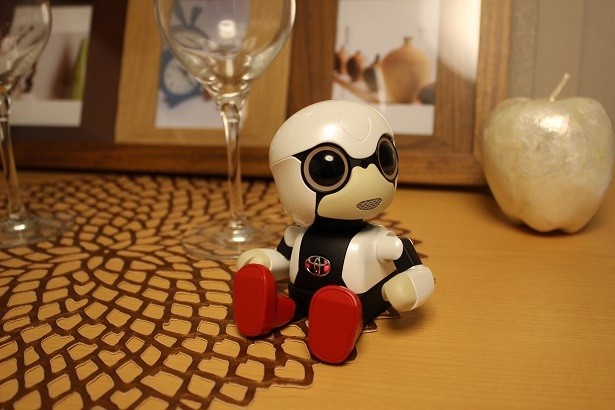 【写真を見る】愛らしい姿の「KIROBO mini」