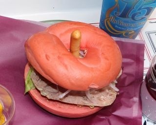 東京ディズニーシーに“ピンクのリンゴ形”サンドイッチ！