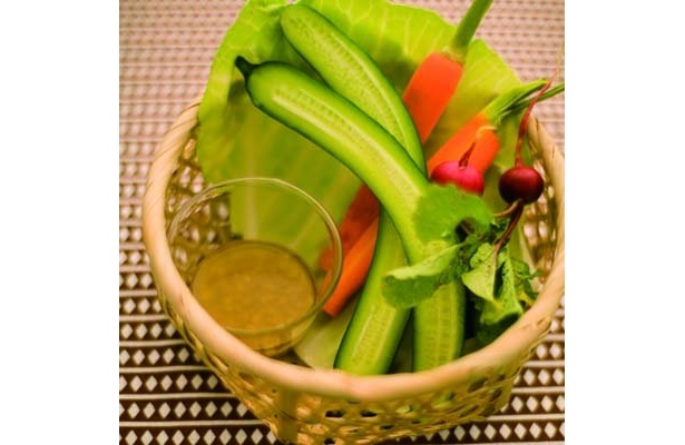 野菜の色の濃さに驚く｢朝摘み丸ごと野菜｣(1200円)