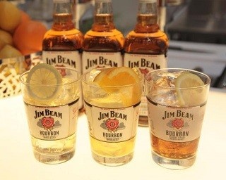 1280円で平日からビール、ワインなどが時間無制限で飲み放題！