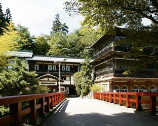 プチ湯治で人気の温泉1位は「四万温泉 積善館本館」