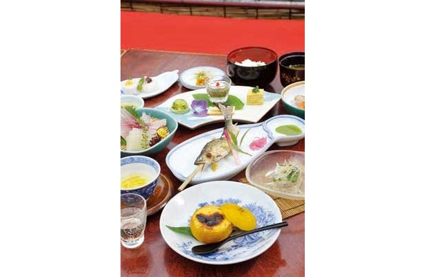 見た目も華やか！柚子コンニャクや刺身などが楽しめる｢花柚子膳｣(3675円)