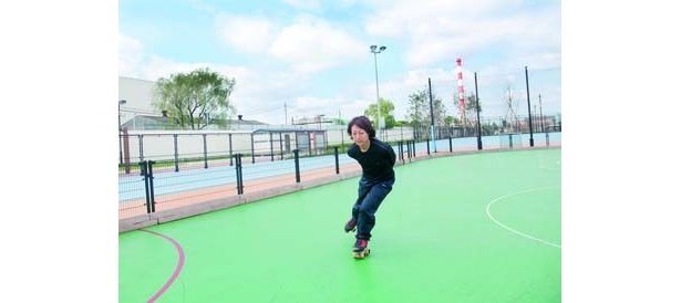 江戸川区｢水辺のスポーツガーデン｣では50円でローラースケートを楽しめる