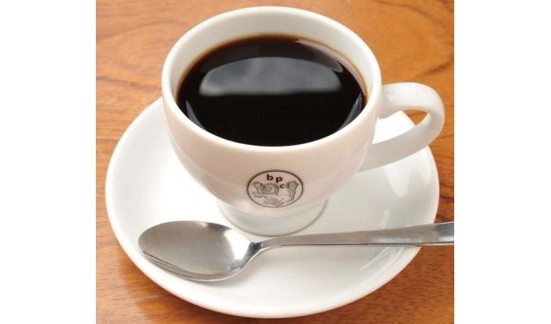 BON POINT CARDINのコーヒーは、ネルを2重にしてドリップする独自のいれ方。ランチにはセットでついてくる