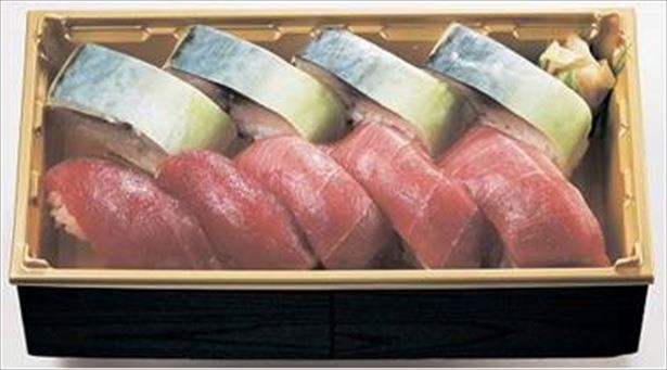 贅沢なブランドコラボ商品「大間本まぐろと松輪さば」(6480円)。2日前までに要予約