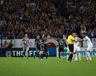 5万人超が大興奮！山口蛍の劇的ゴールで日本代表が土壇場で勝利をつかむ