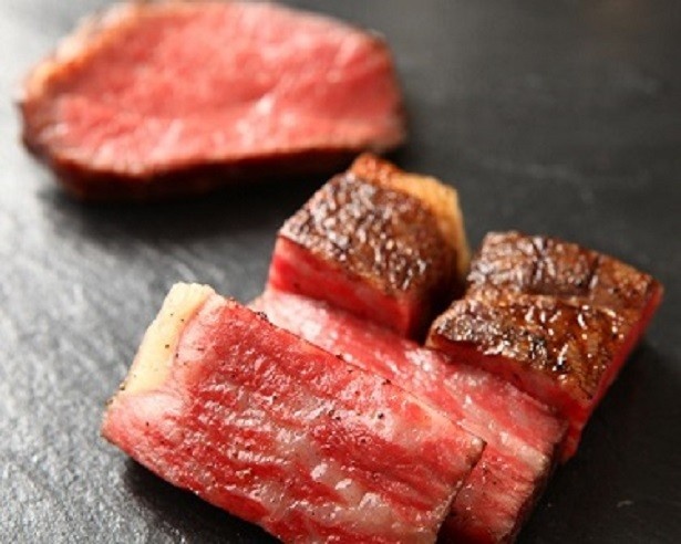 【写真を見る】香りや旨味がぎっしり詰まった“超・熟成牛”