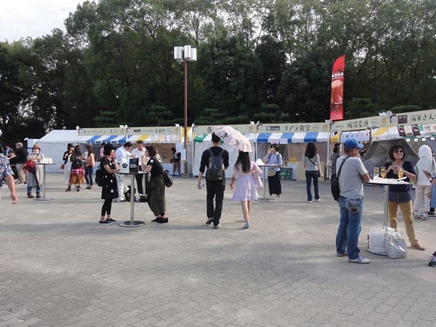 「大阪クラフトビアホリデイ」は、10月7日(金)～10日(祝)、JR大阪城公園駅前広場で開催