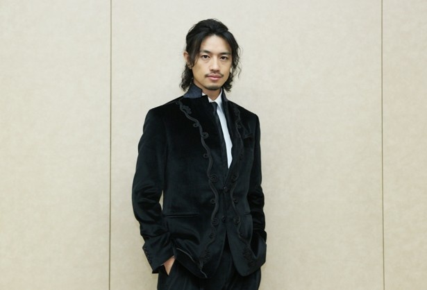 雨宮兄弟の長男・尊龍役を演じた斎藤工にインタビュー!