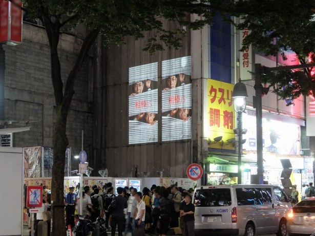 「相棒を見逃すな」と言わんばかりの右京と亘