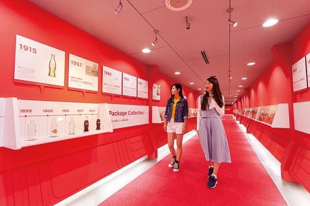 コカ・コーラの歴史がわかる「タイムトンネル」は9月にリニューアルしたばかり！（京都・コカ・コーラウェスト京都工場）