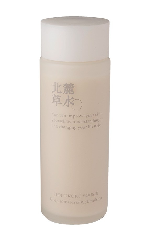 化粧水と合わせて使用したい、保湿力に優れた乳液「ディープモイストエマルジョン」(90mL・2808円)/北麓草水 (4F)