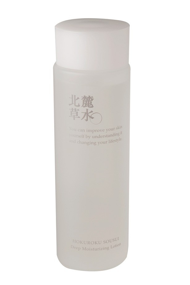植物エキスと米由来エキスを配合した化粧水「ディープモイストローション」(110mL・2592円)/北麓草水 (4F)
