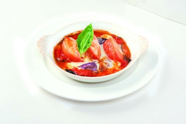 「茄子と挽肉とトマトのオーブン焼き」(税抜499 円)