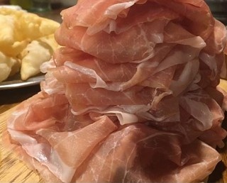 感動肉祭り！1000円でローストビーフ＆生ハム食べ放題