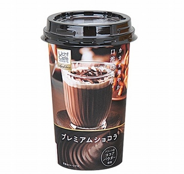 【写真を見る】クーベルチュールチョコレートを使用したカカオ香る濃厚な味わいのチョ コレートドリンク「ウチカフェ プレミアムショコラ 200g」(198 円)もおすすめ