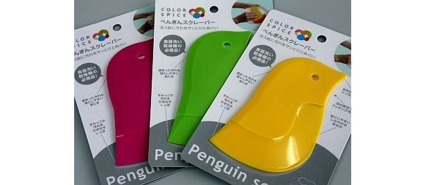 食器洗い機を使う人にはコレ！「COLOR SPICE　ぺんぎんスクレーパー」（￥500）で機械に入れる前に食べ残しをゴミ箱へ…