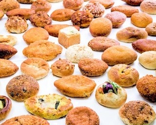 パンはパンでもカレーパン！1万2000個が大集合するイベント