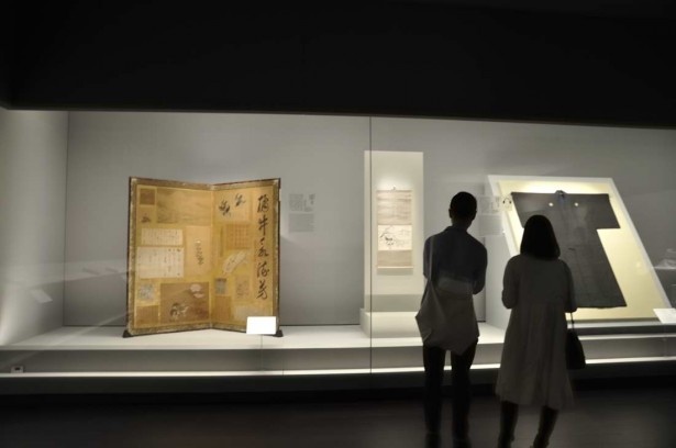 血染めの屏風や掛け軸も展示。龍馬の着物は京都だけの限定展示となる貴重なもの