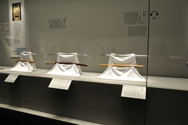 龍馬愛用の刀も展示。近年見つかった資料により、龍馬のものと判明した刀も
