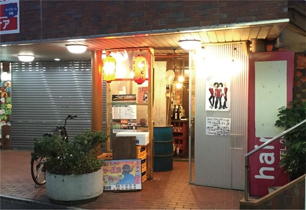 柴崎駅南口にある串揚げ店の「アウーの王国」は深夜2時まで営業している