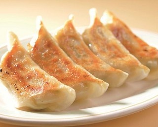 「宇都宮餃子祭り」がついに大阪初開催！橋本マナミも来場