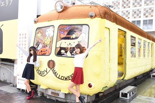 渋谷・ハチ公前に黄色の電車「ポムポムトレイン」が登場